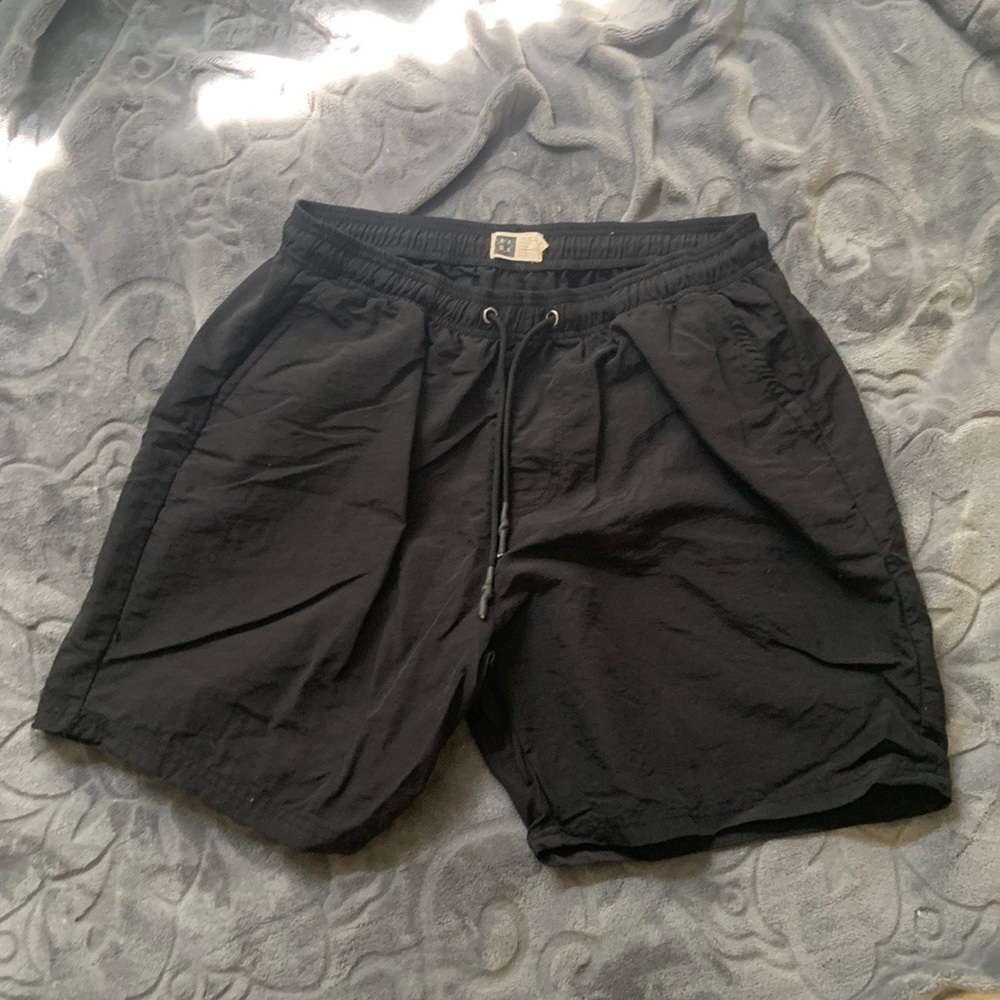 L lira shorts